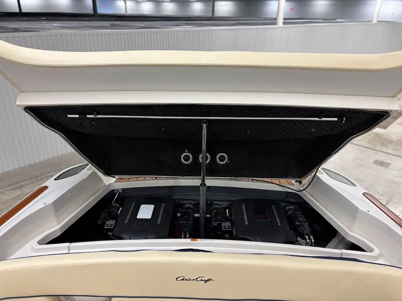 Slide: The Image of 2003 Chris-Craft Launch 28 20 - 20