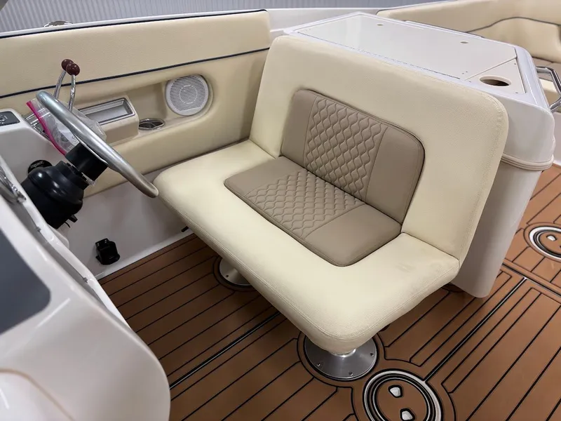 Slide: The Image of 2003 Chris-Craft Launch 28 33 - 33