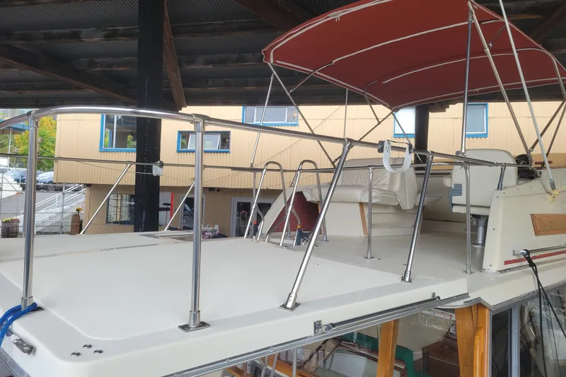 Slide: The Image of Bayliner 3270 Explorer 1981 - 6