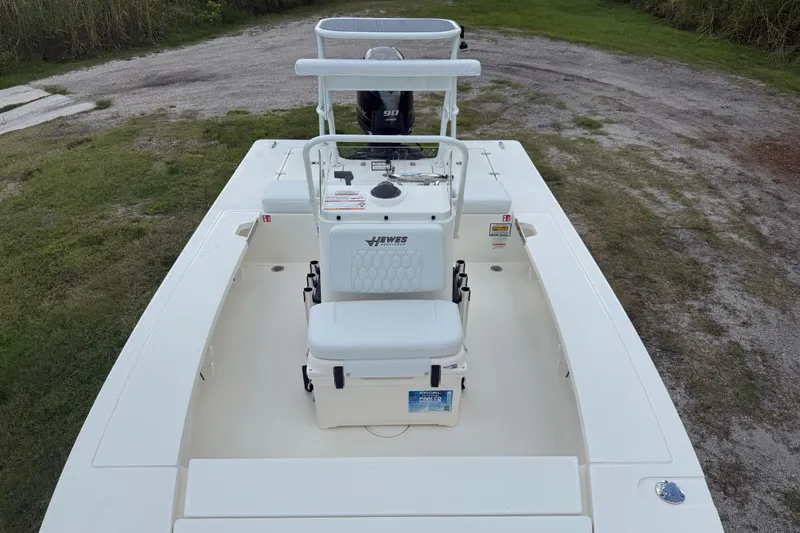 Slide: The Image of 2026 Hewes 16 Redfisher boat on grassy terrain, showcasing seating and console. - 18