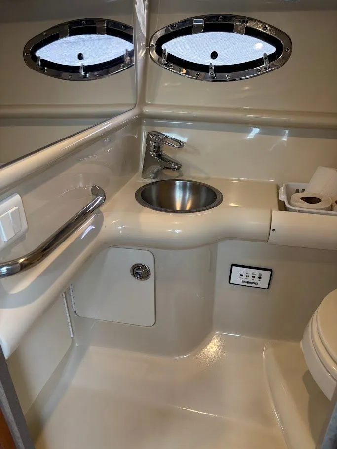 Slide: The Image of 2006 Formula 330 Sun Sport 28 - 28