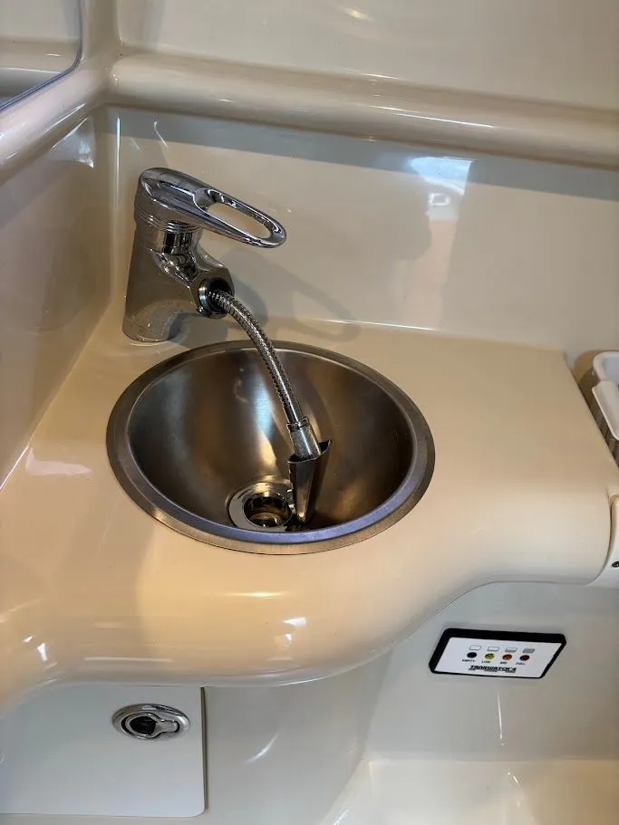 Slide: The Image of 2006 Formula 330 Sun Sport 29 - 29