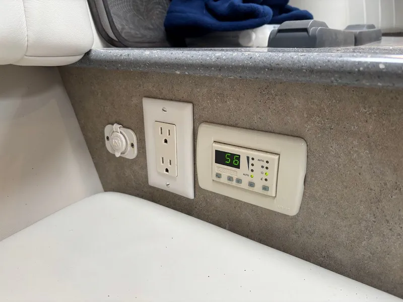 Slide: The Image of 2006 Formula 330 Sun Sport 30 - 30