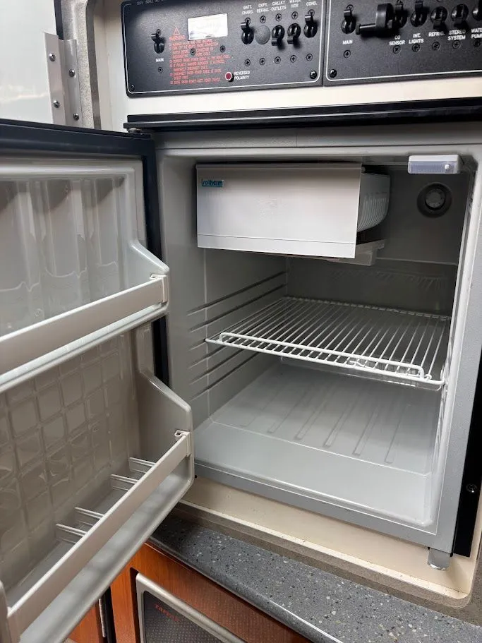 Slide: The Image of 2006 Formula 330 Sun Sport 31 - 31