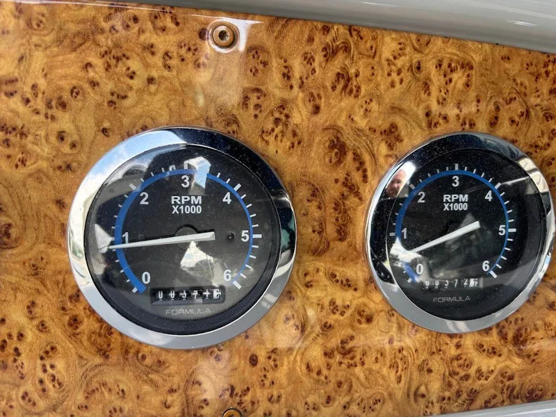 Slide: The Image of 2006 Formula 330 Sun Sport 4 - 4