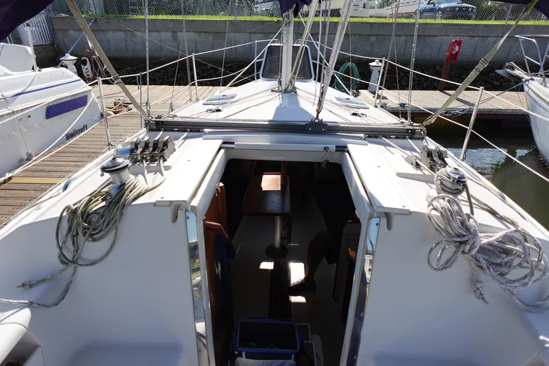 Slide: The Image of 1997 Catalina 28 sailboat docked, showing cockpit and rigging details. - 20