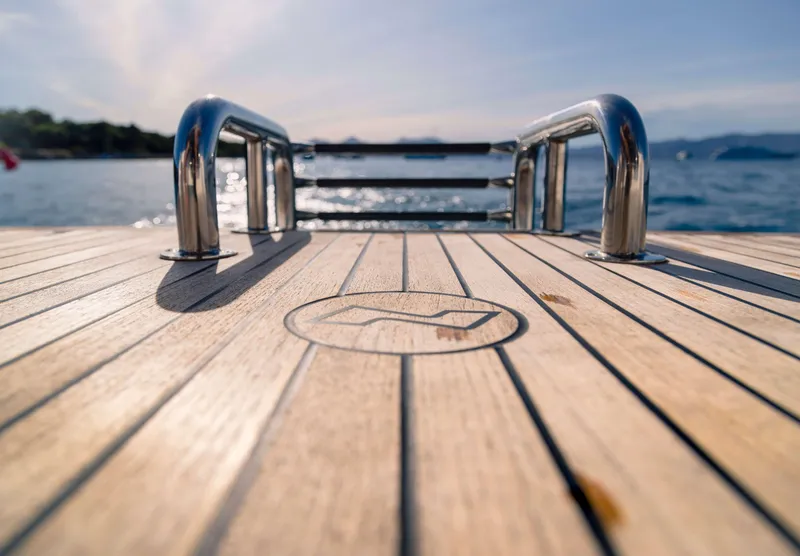 Slide: The Image of Nimbus 305 Coupe - 18