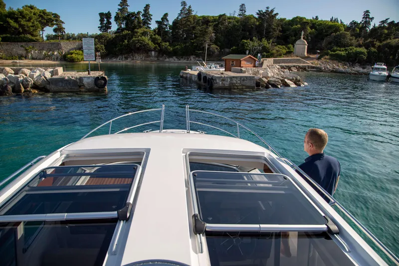 Slide: The Image of Nimbus 305 Coupe - 6