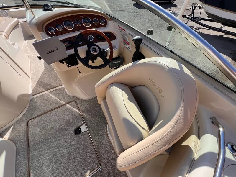 Slide: The Image of Sea Ray 240 Sundancer 2001 - 14