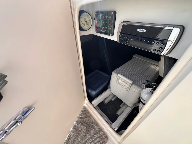 Slide: The Image of Sea Ray 240 Sundancer 2001 - 15