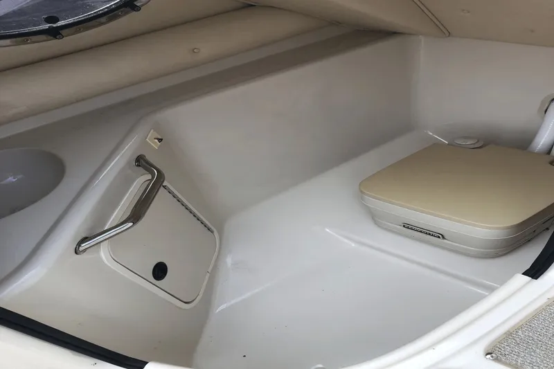 Slide: The Image of Sea Ray 240 Sundancer 2001 - 6