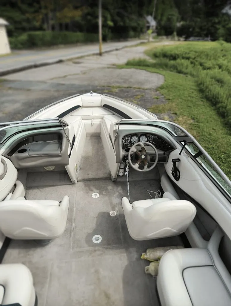 Slide: The Image of Crownline Boats 225 BR 2000 - 10