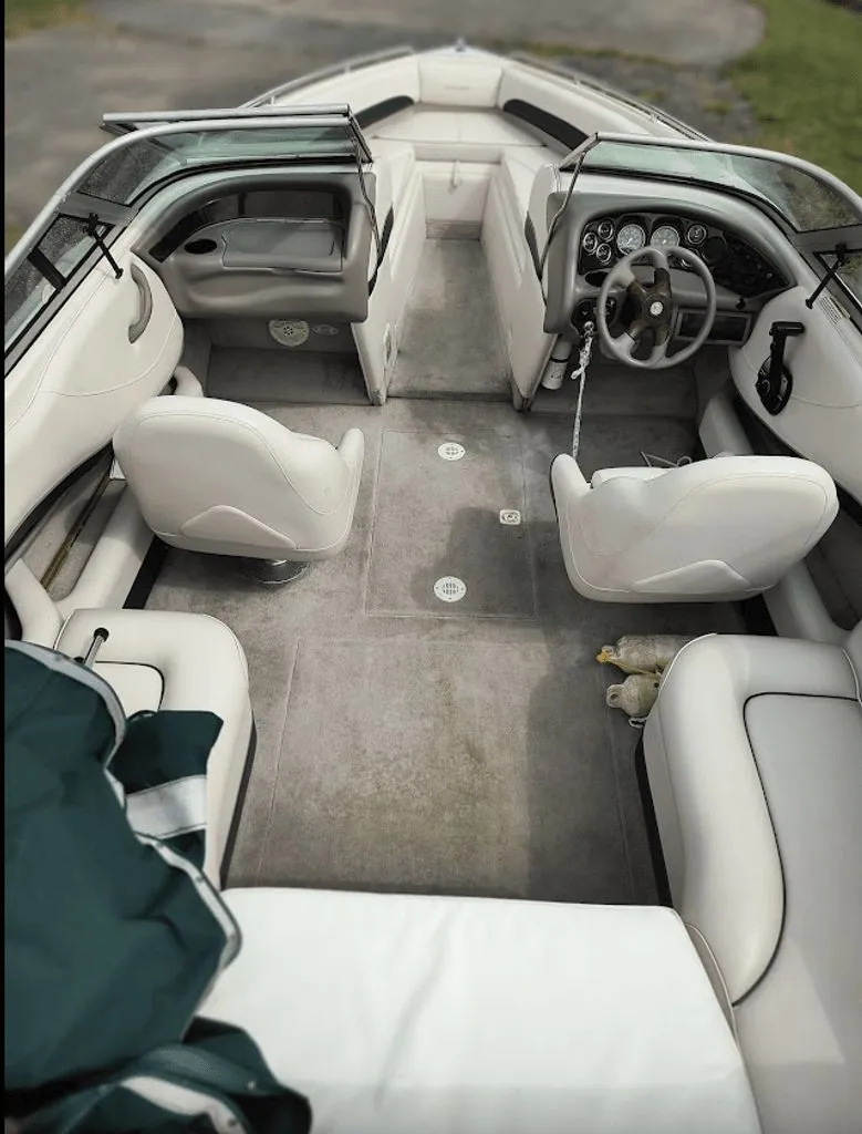 Slide: The Image of Crownline Boats 225 BR 2000 - 11