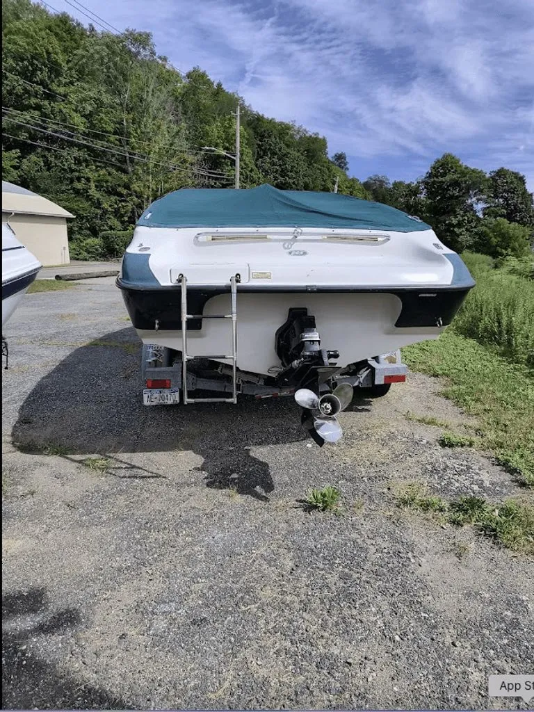 Slide: The Image of Crownline Boats 225 BR 2000 - 2