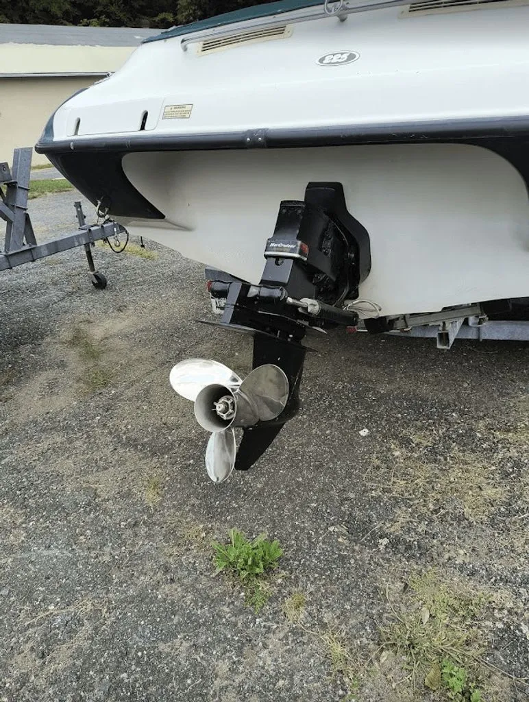 Slide: The Image of Crownline Boats 225 BR 2000 - 3