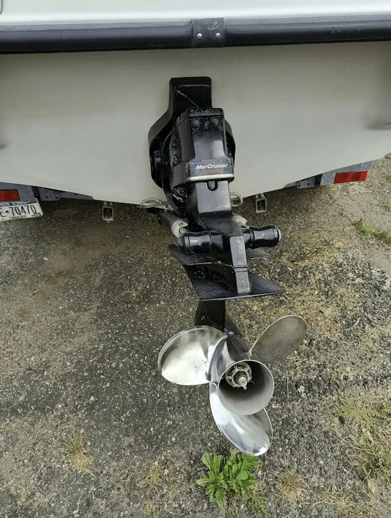 Slide: The Image of Crownline Boats 225 BR 2000 - 4