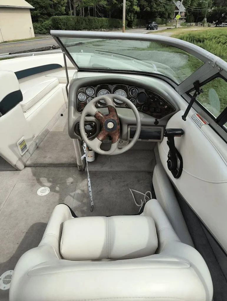 Slide: The Image of Crownline Boats 225 BR 2000 - 8