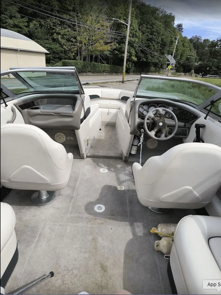 Slide: The Image of Crownline Boats 225 BR 2000 - 9