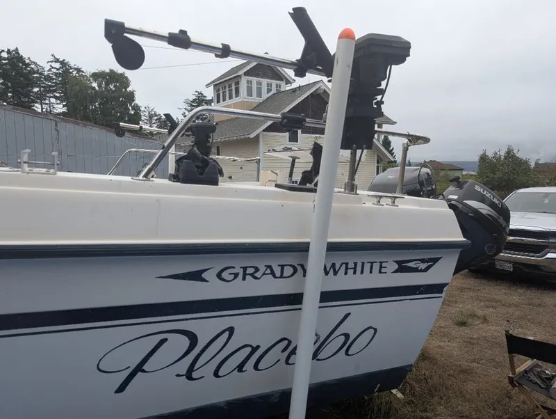 Slide: The Image of Grady-White Gulfstream 1990 - 10