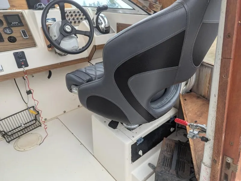 Slide: The Image of Grady-White Gulfstream 1990 - 18