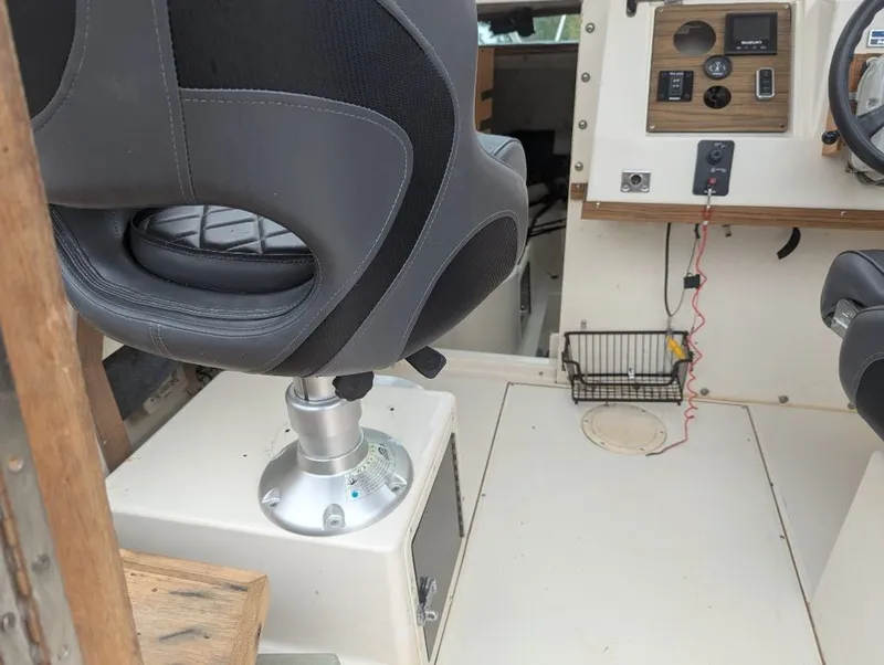 Slide: The Image of Grady-White Gulfstream 1990 - 19