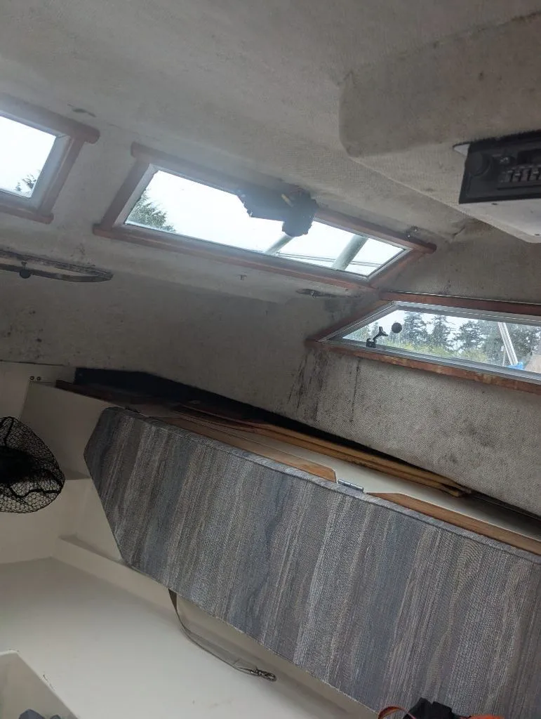 Slide: The Image of Grady-White Gulfstream 1990 - 25