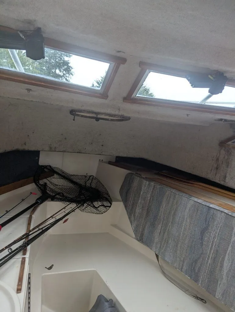 Slide: The Image of Grady-White Gulfstream 1990 - 28