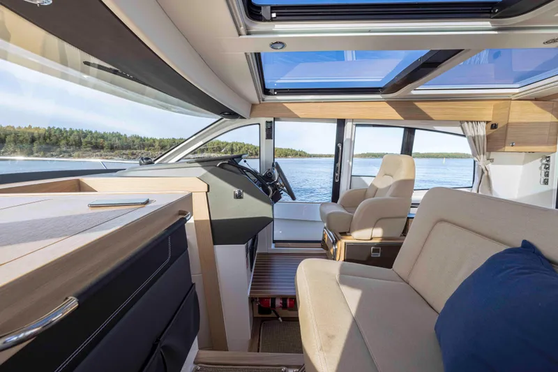 Slide: The Image of Nimbus 365 Coupe - 19