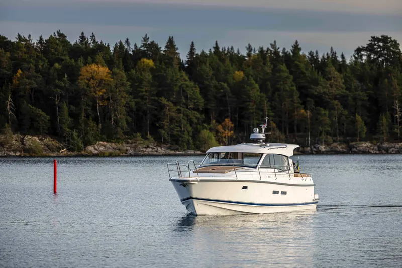 Slide: The Image of Nimbus 365 Coupe - 2