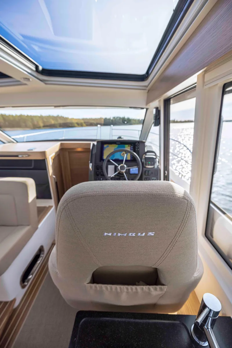 Slide: The Image of Nimbus 365 Coupe - 21