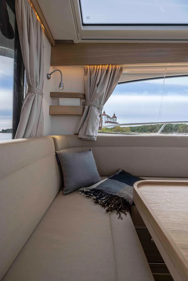 Slide: The Image of Nimbus 365 Coupe - 25