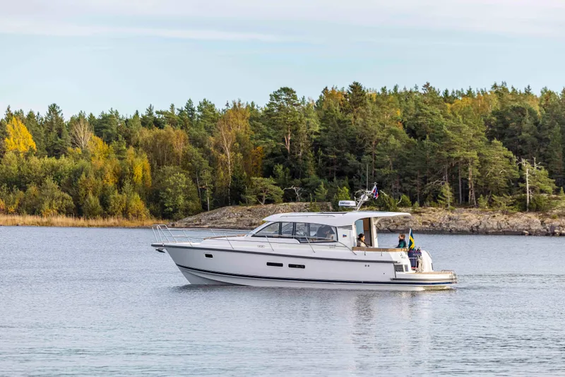 Slide: The Image of Nimbus 365 Coupe - 3