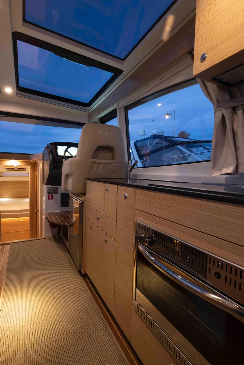 Slide: The Image of Nimbus 365 Coupe - 32