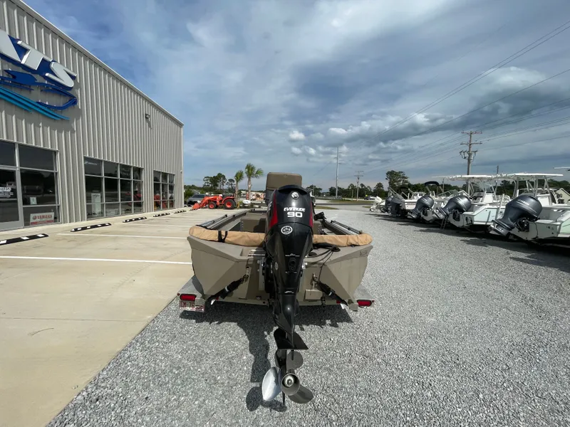 Slide: The Image of 2019 Excel 1860 Stalker SC boat with Evinrude motor at dealership lot. - 7