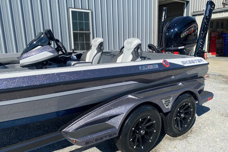 Slide: The Image of 2026 Skeeter FXR21 FLEX boat with sleek design and modern features. - 6