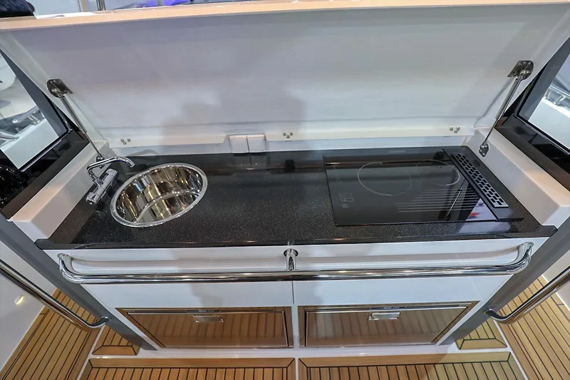 Slide: The Image of Nimbus Tender 11- cooktop - 27