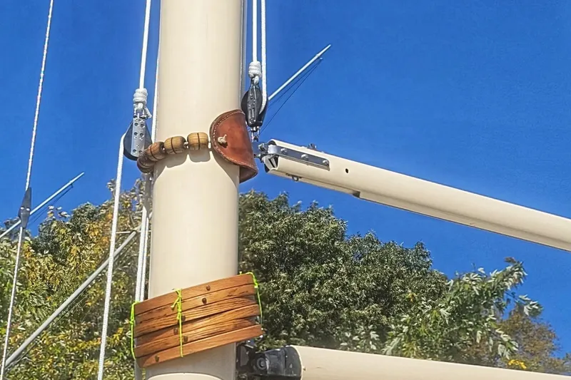 Slide: The Image of Mast and rigging of 1983 Atlantic City Kitty Kat 21 sailboat against blue sky. - 6