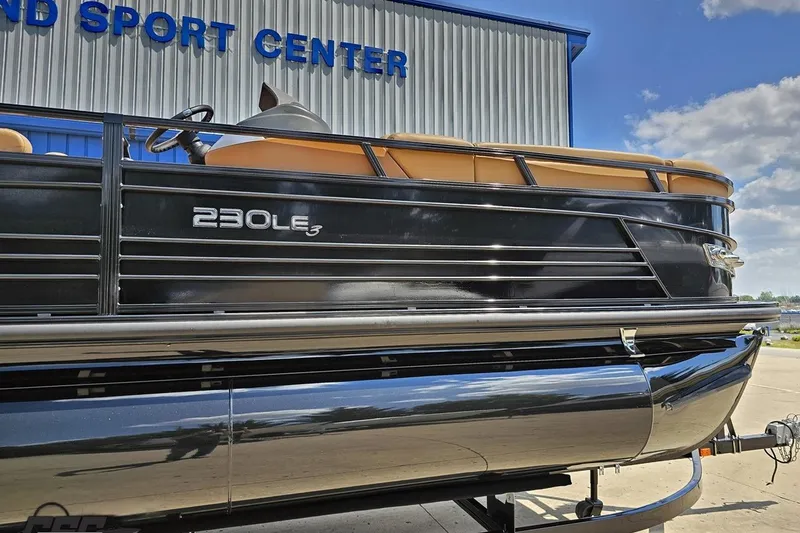 Slide: The Image of 2021 Regency 230 LE3 pontoon boat at a sport center, sunny day. - 4