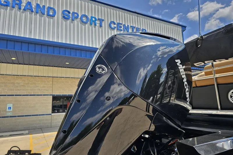 Slide: The Image of 2021 Regency 230 LE3 boat with Mercury engine at Grand Sport Center. - 45