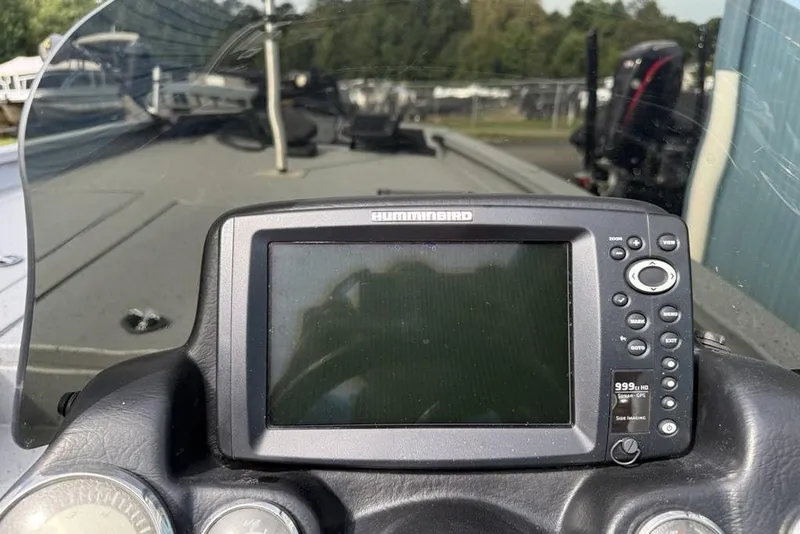 Slide: The Image of Humminbird sonar GPS on 2016 Xpress XCLUSIVE SERIES X21 boat dashboard. - 12