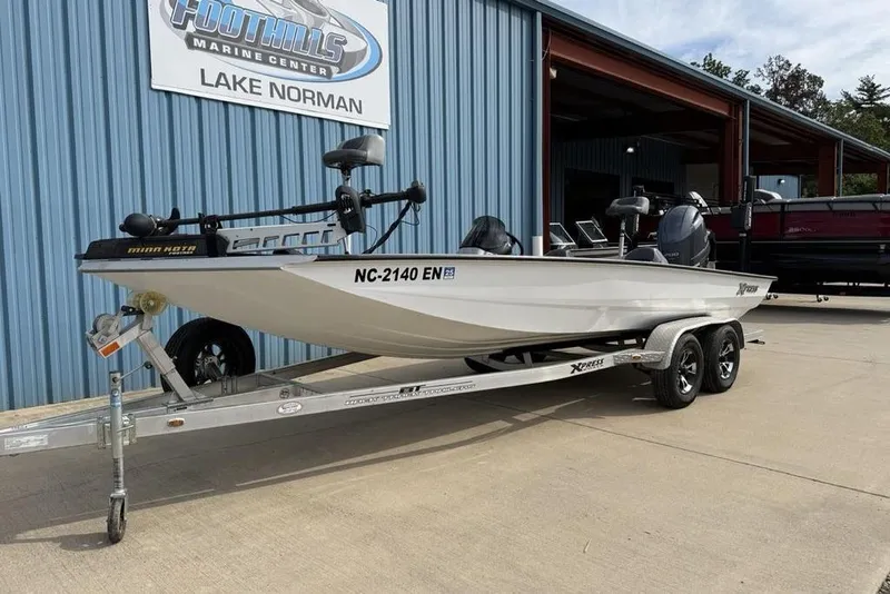 Slide: The Image of 2016 Xpress XCLUSIVE SERIES X21 boat on trailer at Foothills Marine Center. - 2