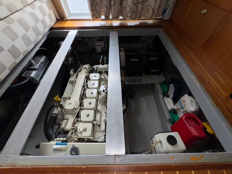 Slide: The Image of Mainship 390 2001 - 51