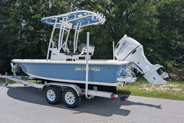 Slide: The Image of Sea Pro 210 DLX BAY 2026 - 1