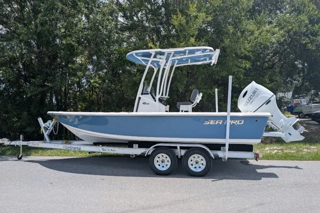 Slide: The Image of Sea Pro 210 DLX BAY 2026 - 2