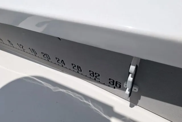 Slide: The Image of Sea Pro 210 DLX BAY 2026 - 9