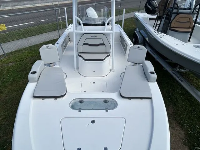 Slide: The Image of Sea Pro 250 DLX BAY 2026 - 15
