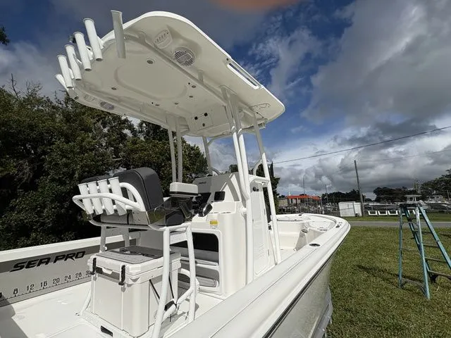 Slide: The Image of Sea Pro 250 DLX BAY 2026 - 6