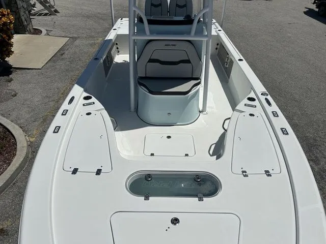 Slide: The Image of Sea Pro 250 DLX BAY 2025 - 13