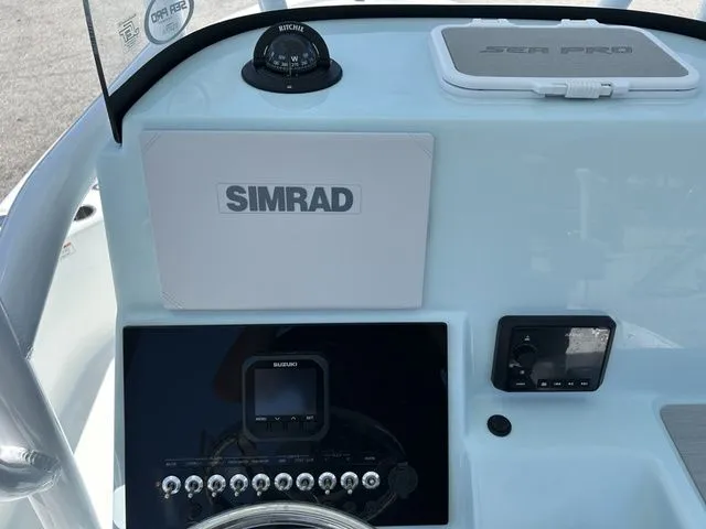 Slide: The Image of Sea Pro 250 DLX BAY 2025 - 18