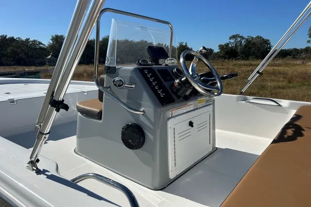 Slide: The Image of Sea Pro 172 Bay 2025 - 3